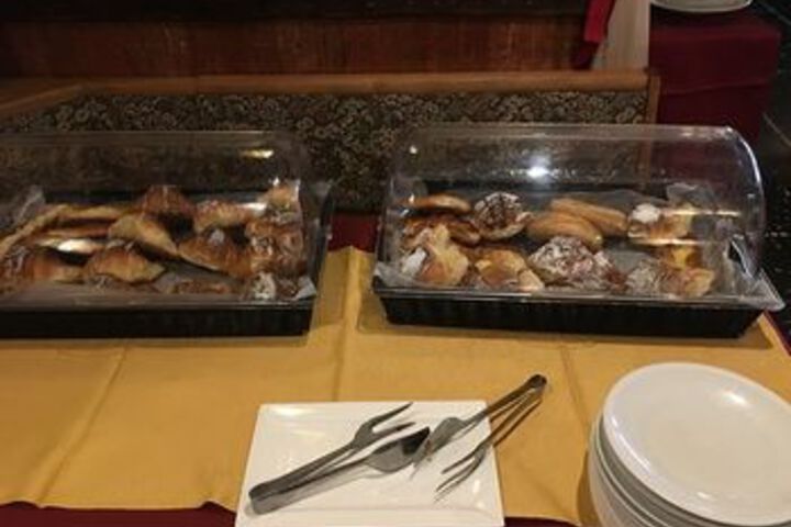 Breakfast/Coffee Service 12 of 36