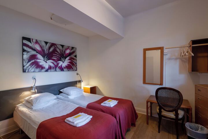 Room 42 of 87