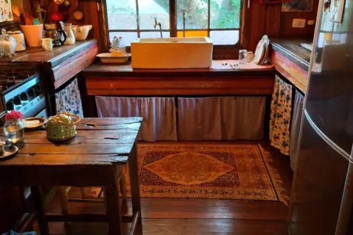 Dining 16 of 17