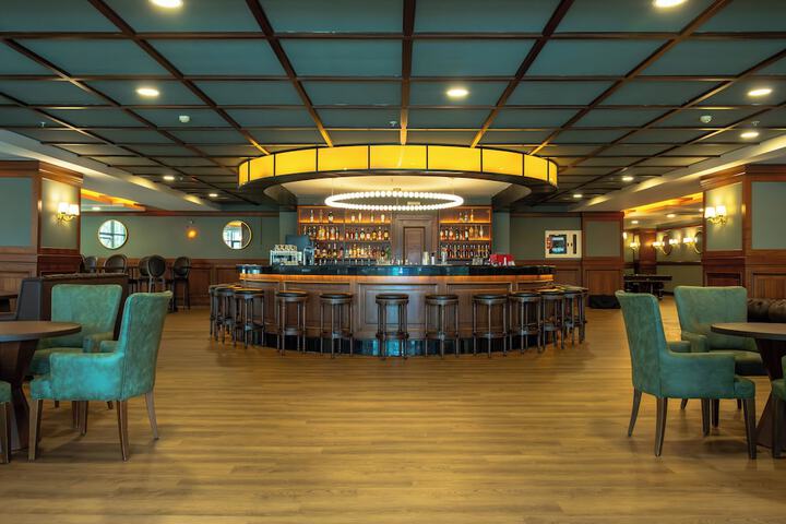 Lounge 50 of 61