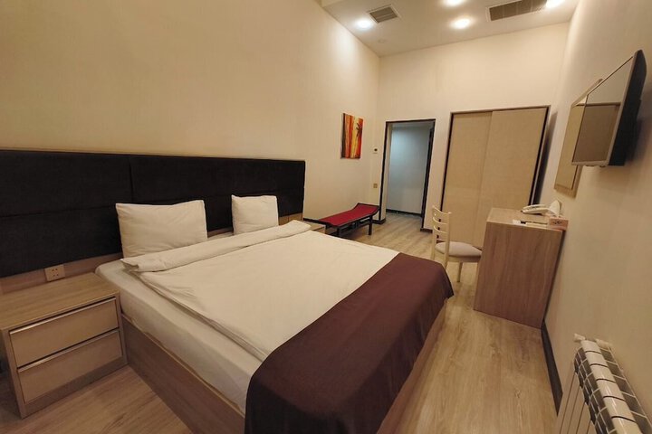 Deluxe City Hotel