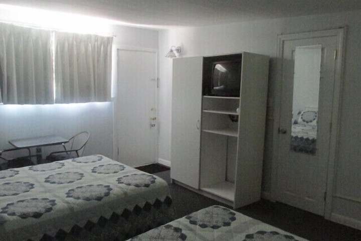 Room 4 of 10