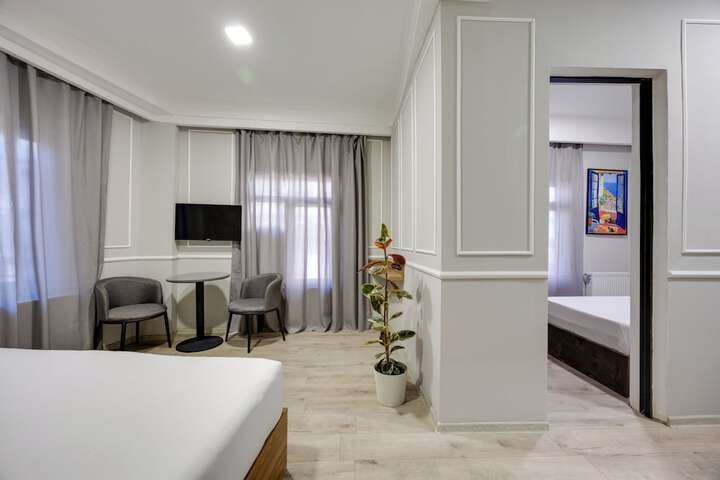 Room 12 of 23