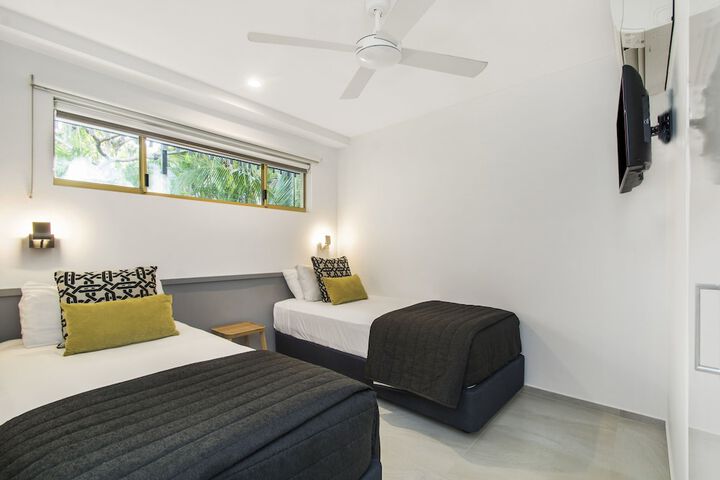 Room 10 of 72