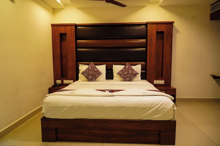 Room 5 of 9