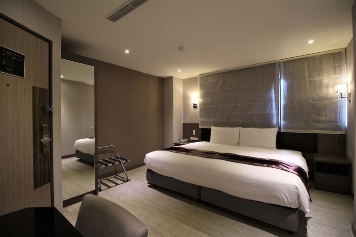 Room 14 of 64