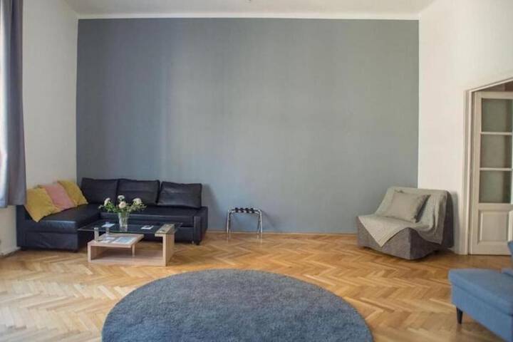 Room 6 of 44