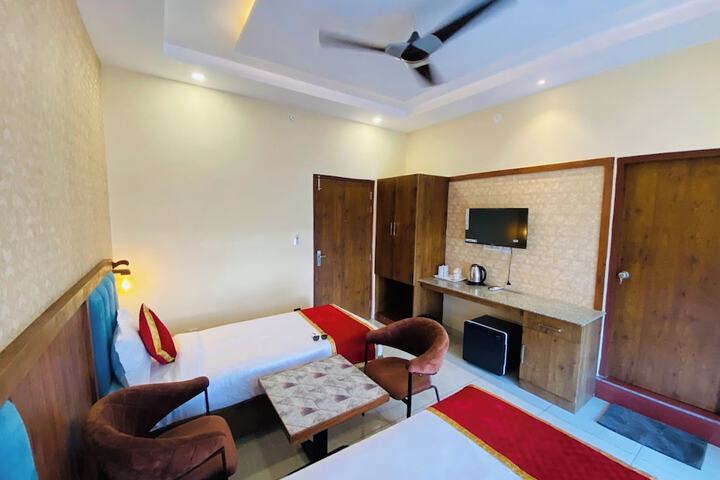 Room 6 of 19