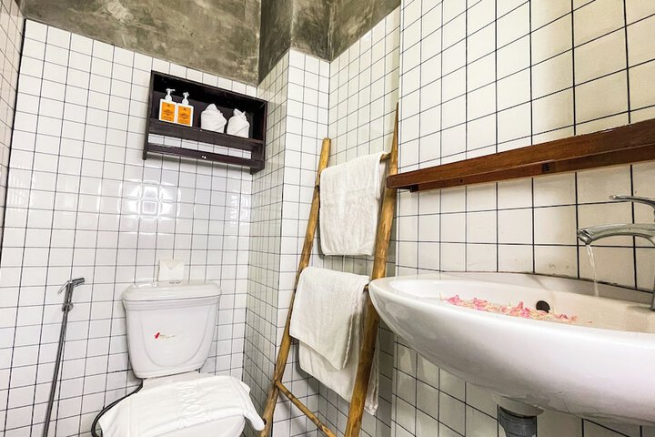 Room 42 of 79