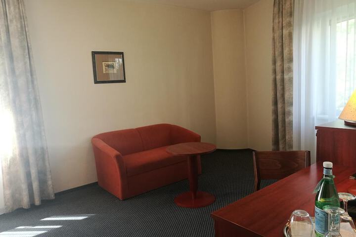 Room 19 of 48