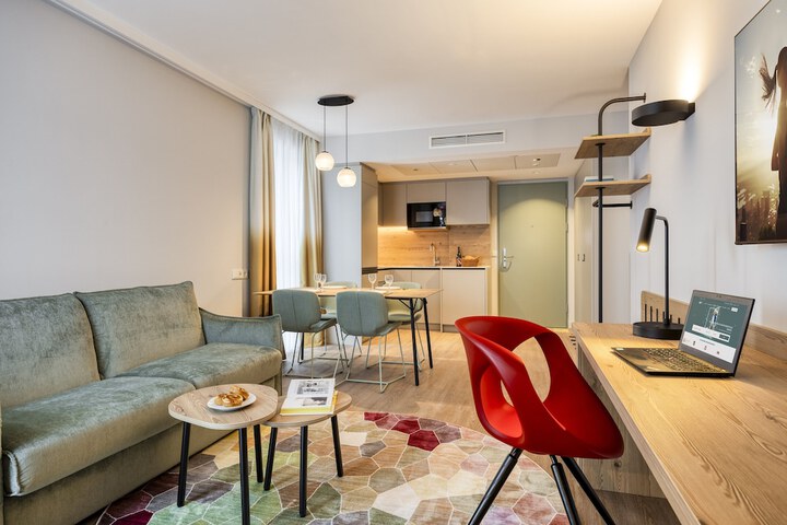 Room 28 of 53
