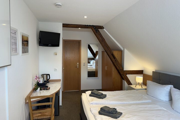 Room 46 of 85