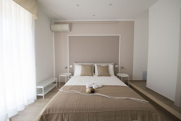 Room 5 of 20