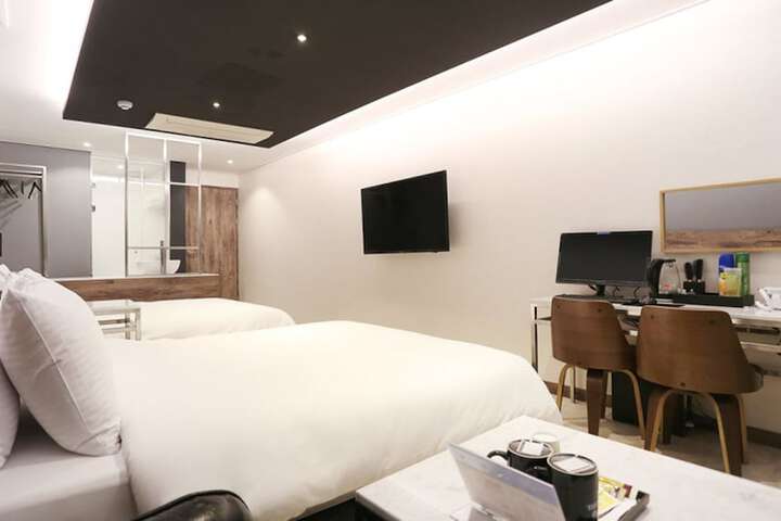 Room 18 of 46