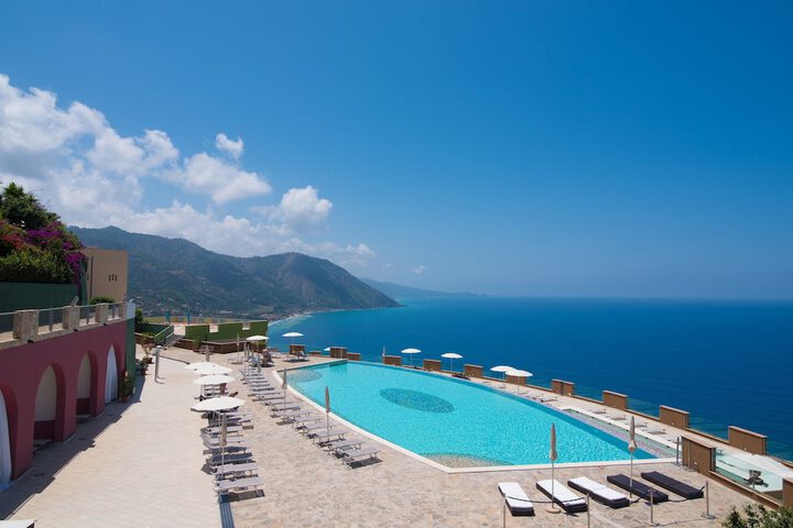 Pool Hotel