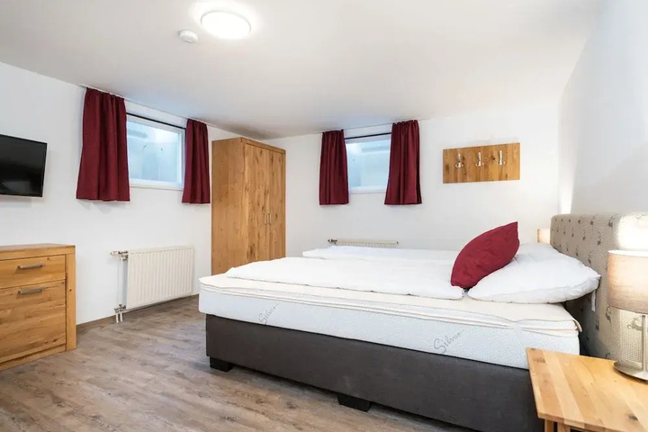 Room 4 of 14