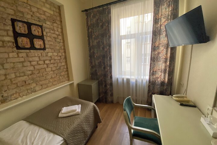 Room 220 of 272
