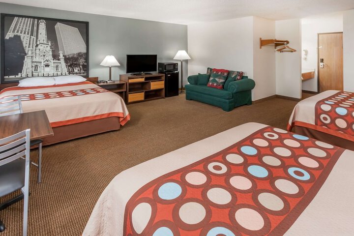 1 Queen Bed (16 of 16)