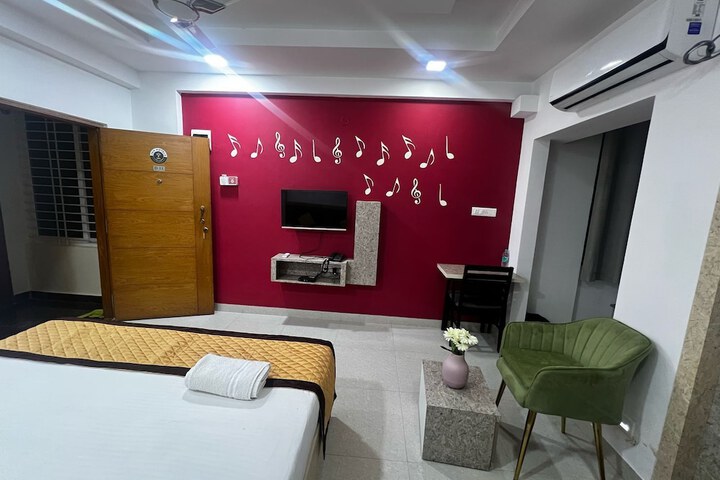 Room 9 of 15