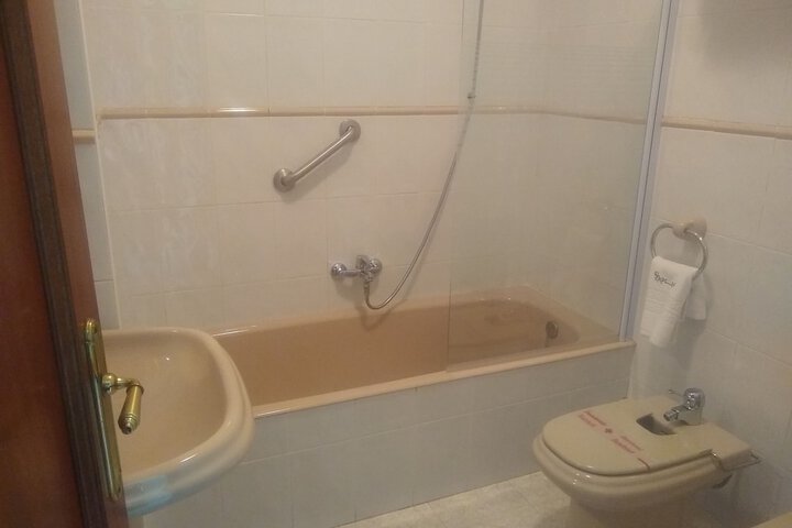 Room 15 of 38