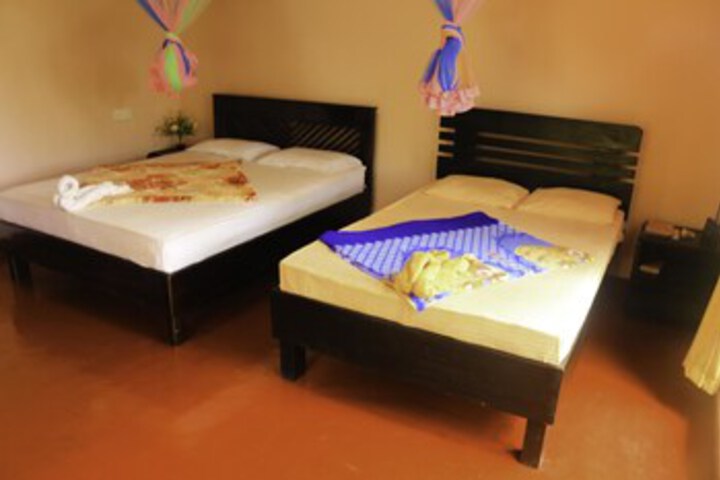 Room 6 of 8