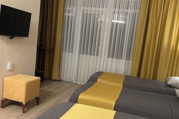 Room 27 of 103
