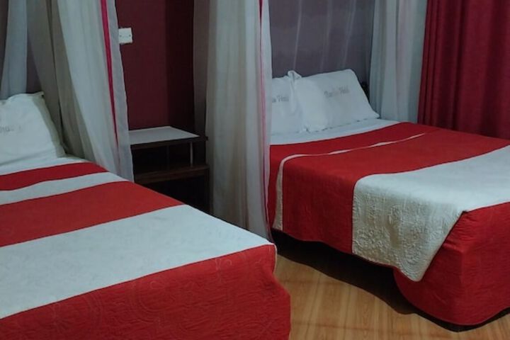 Room 4 of 9