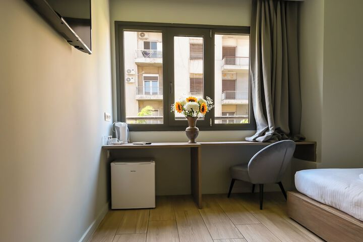Room 9 of 200