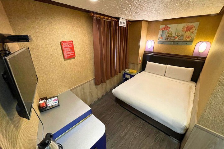 Room 26 of 48