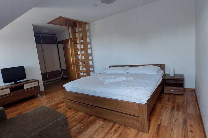Room 8 of 68