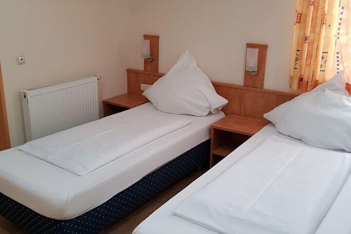 Room 3 of 18