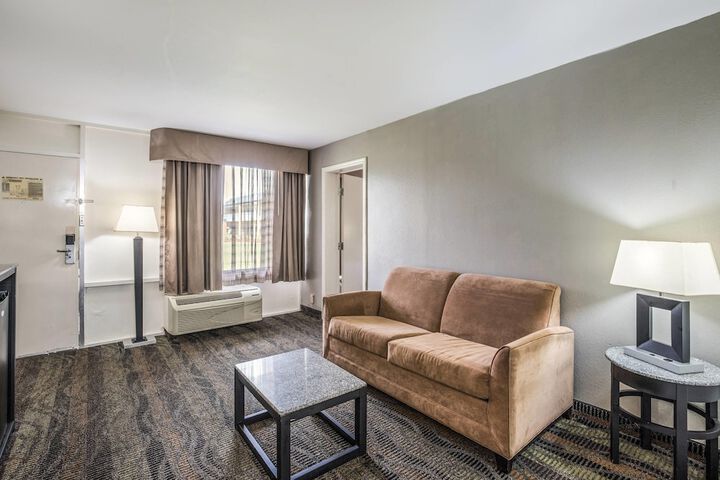 Room 12 of 71
