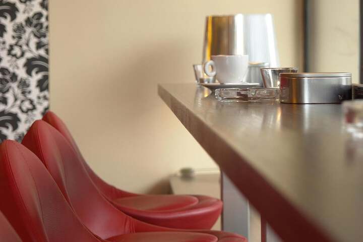 Lounge 26 of 35