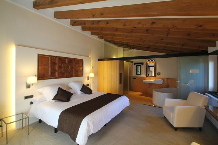 Room 3 of 75