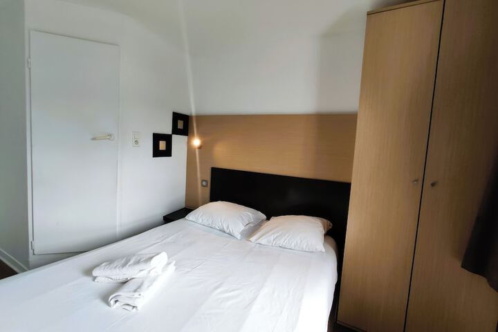 Room 16 of 28