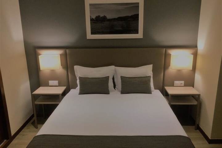 Room 9 of 32