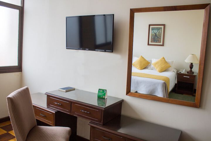 Room 8 of 40