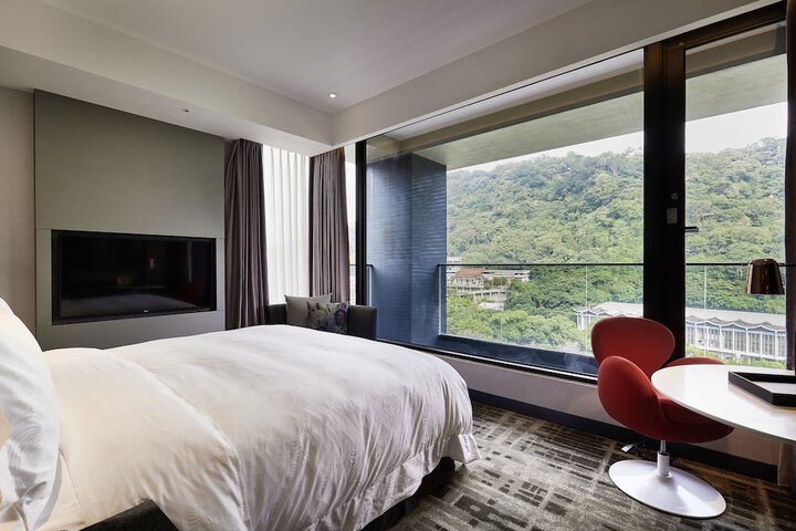 Room 2 of 50