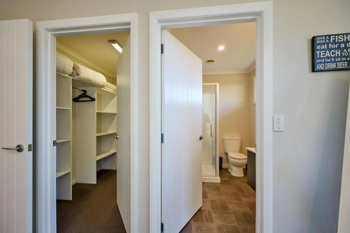 Room 4 of 15