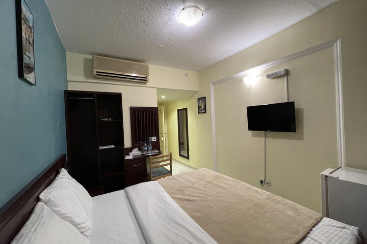Room 26 of 103