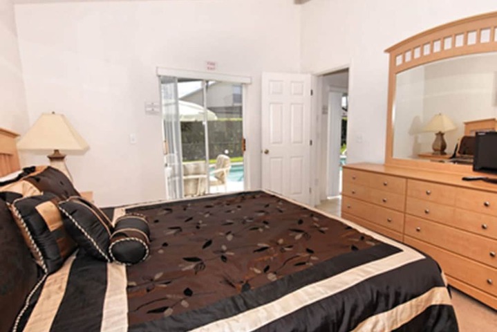 Room 2 of 28