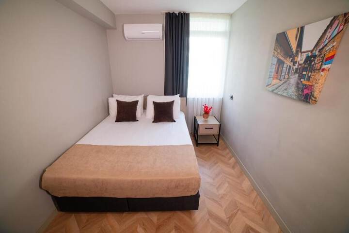 Room 13 of 43