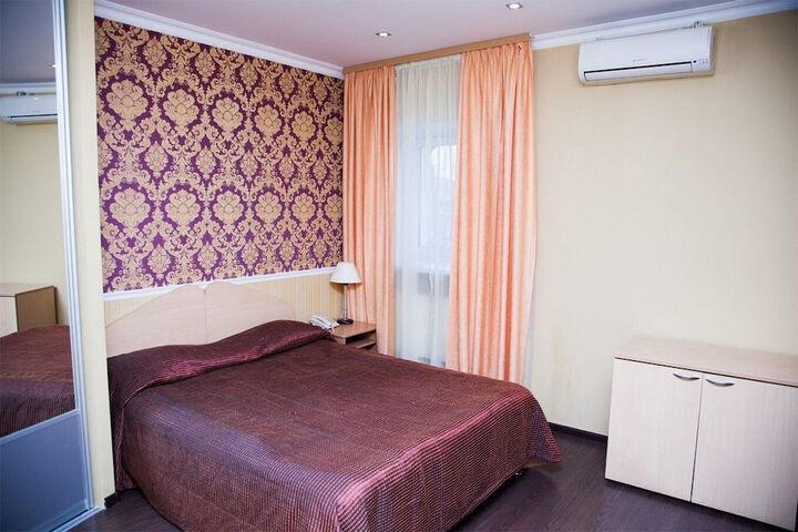 Room 26 of 77
