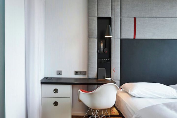 Room 32 of 61