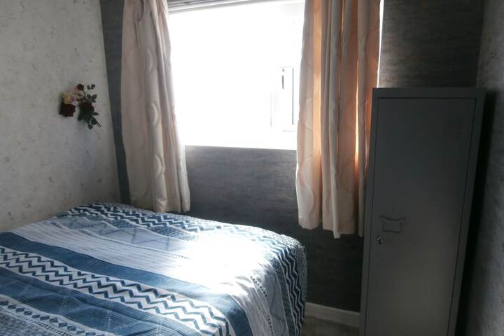 Room 4 of 12
