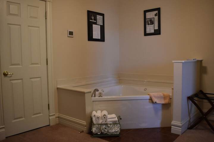 Jetted tub
