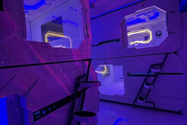 BMAX SPACEPODS