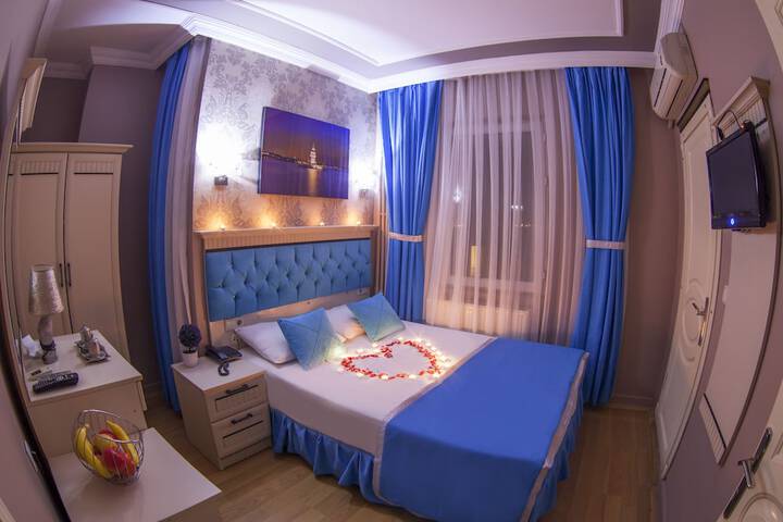 Room 9 of 28
