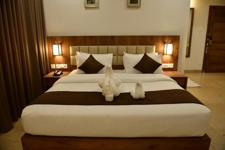 Room 2 of 9