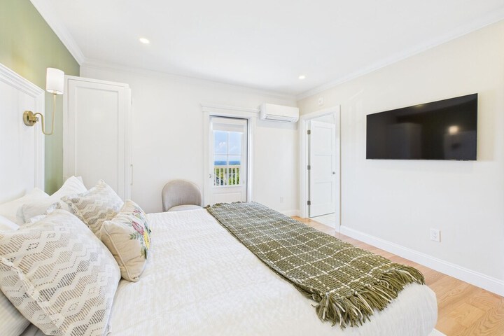 Room 28 of 209
